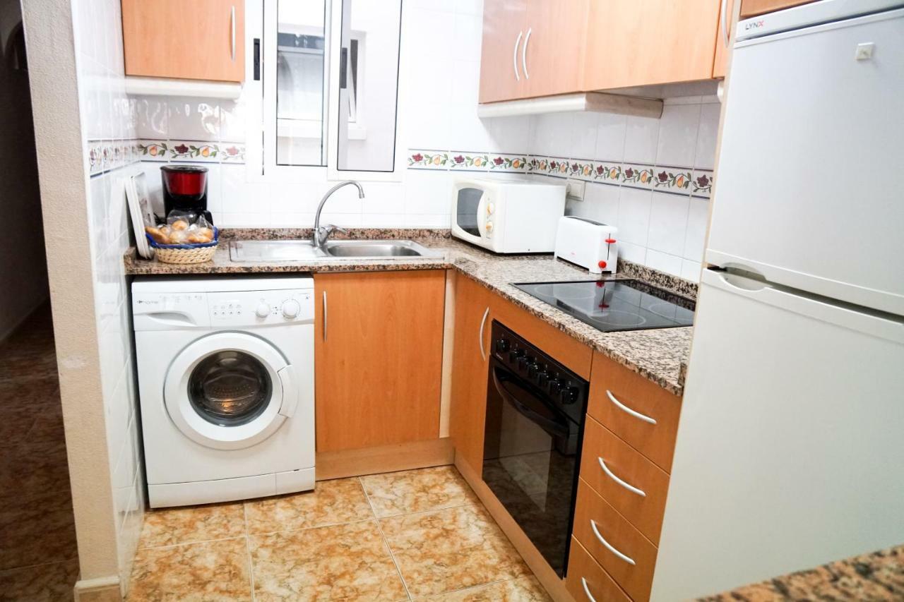 Apartamento Caballero De Rodas Torrevieja Exterior foto